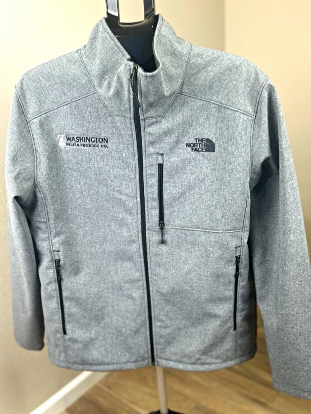 The North Face Men’s L Gray WindWall Softshell Jacket Washington Fruit Logo